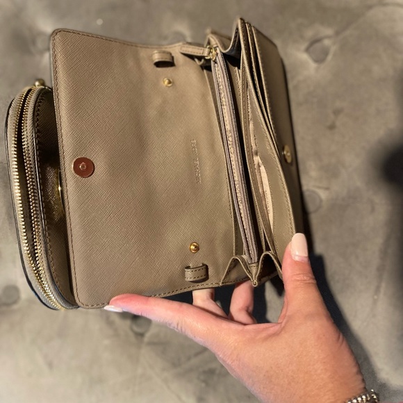 Michael Kors Hamilton Set - Picture 9 of 11